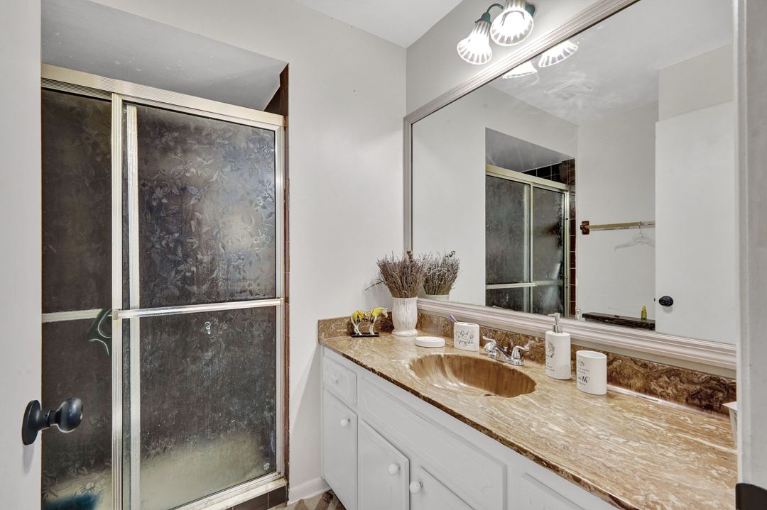 225 Cape Coral Pkwy E, Cape Coral, FL 33904