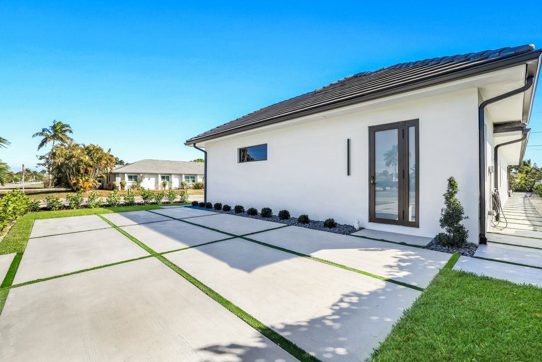 10771 6th St N, Naples, FL 34108