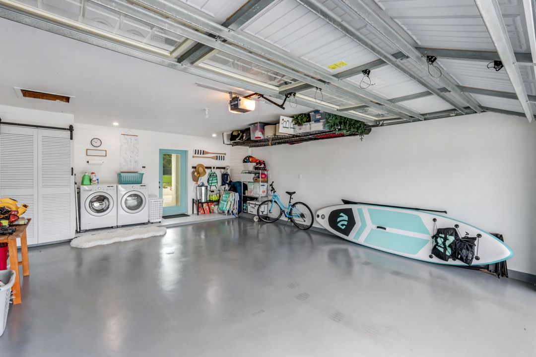 1086 N Town and River Dr, Fort Myers, FL 33919