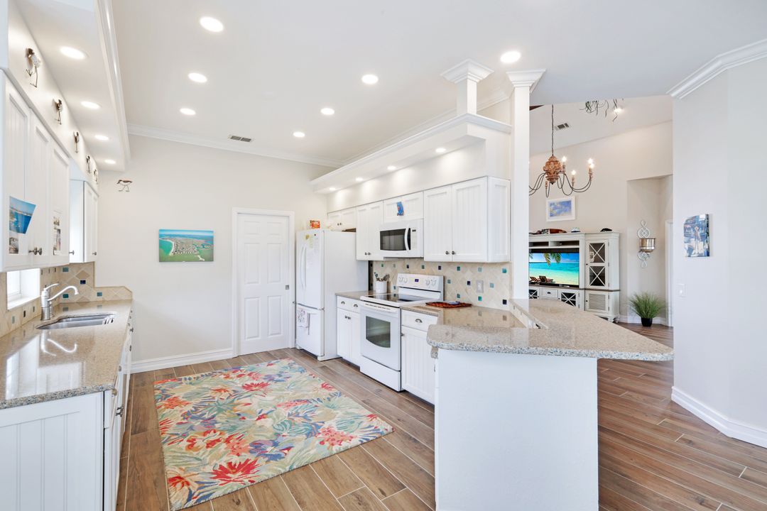 418 Panay Ave, Naples, FL 34113