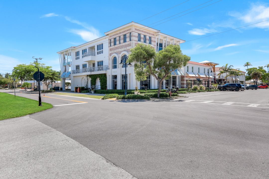 382 12th Ave S, Naples, FL 34102