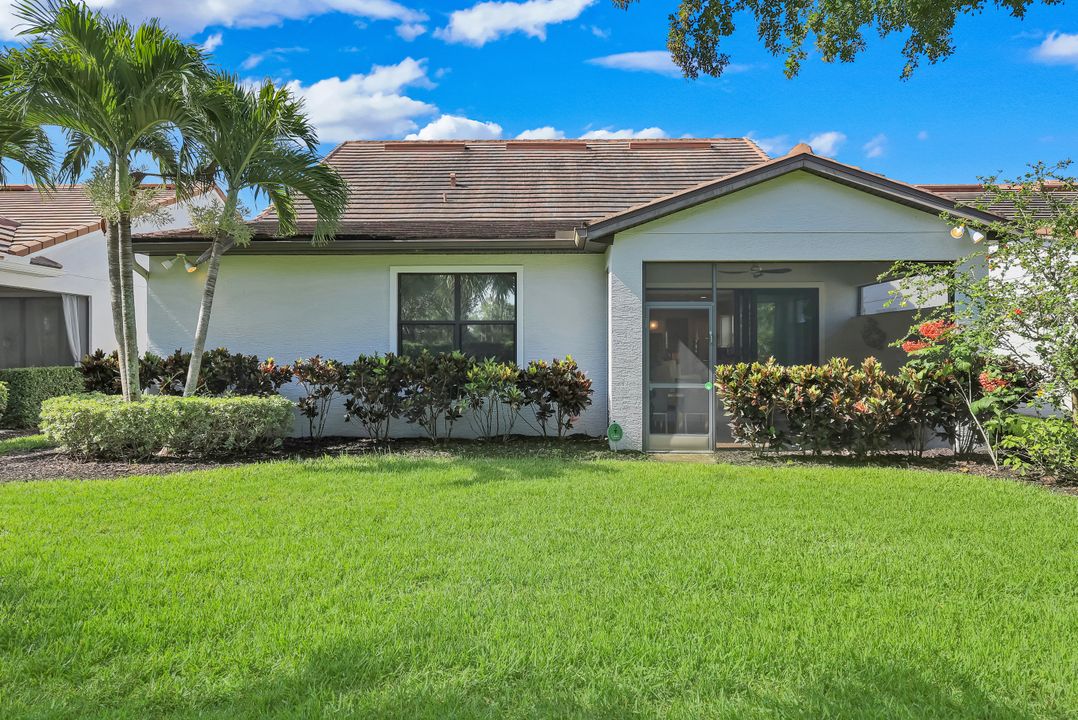 16345 Camden Lakes Cir, Naples, FL 34110