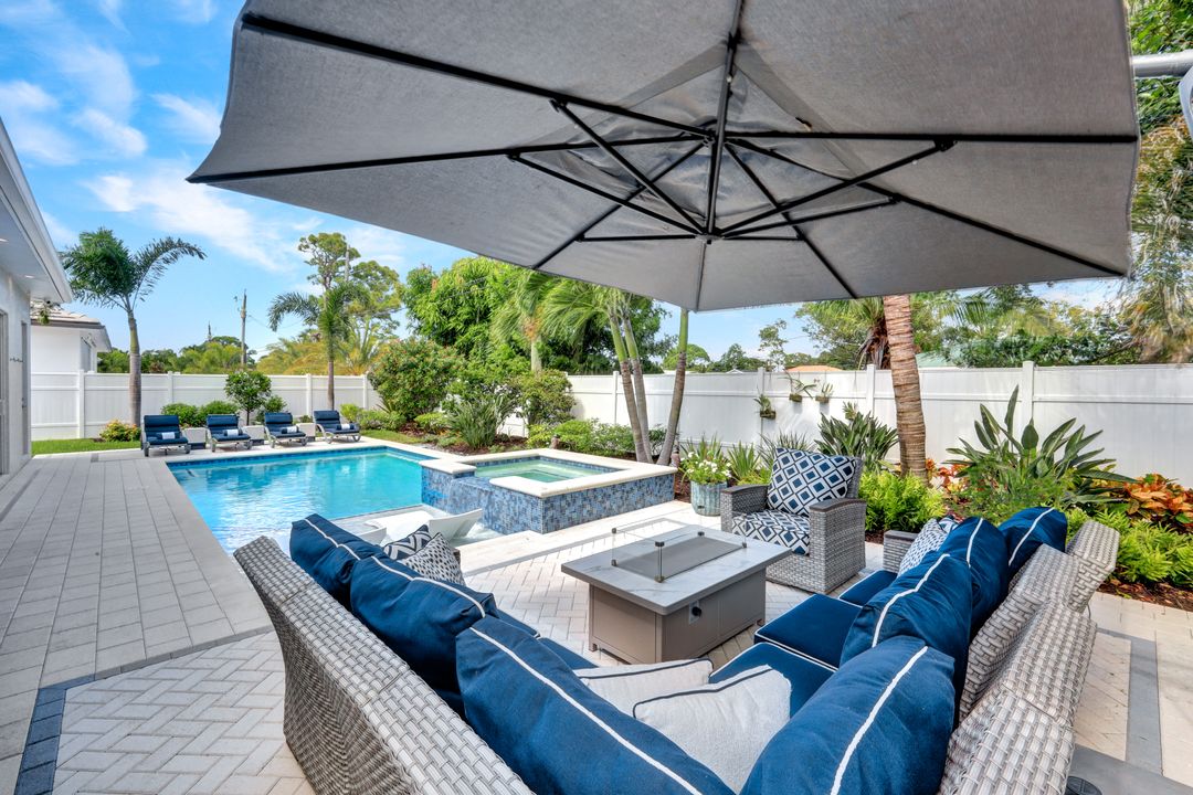 553 106th Ave N, Naples, FL 34108