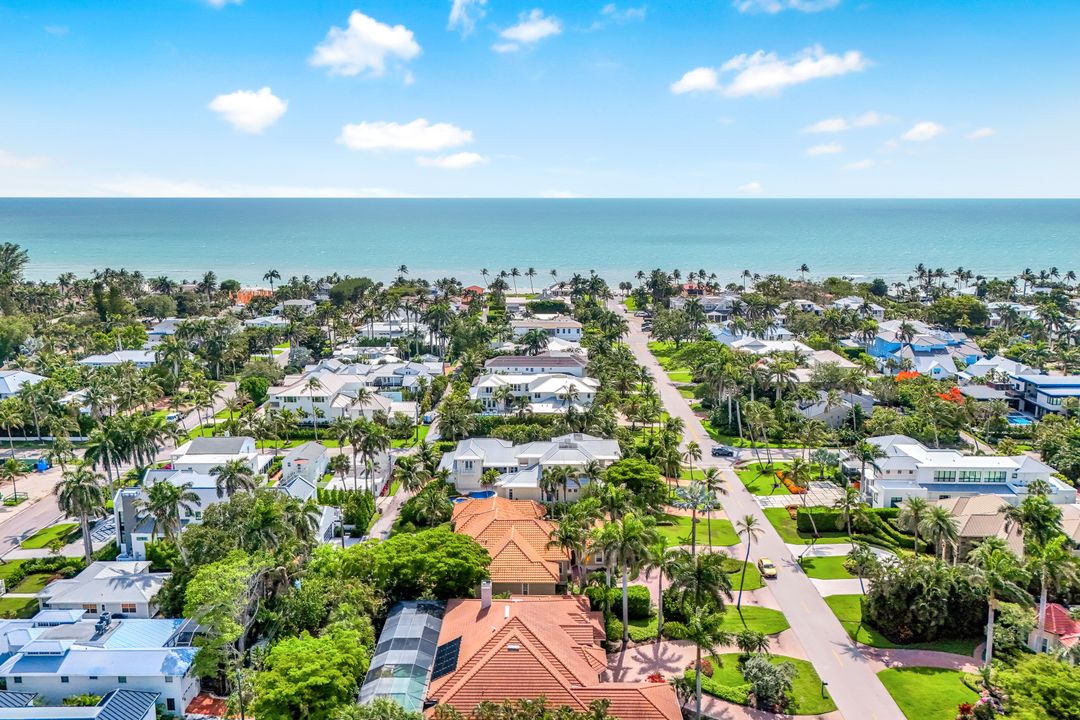 258 9th Ave S, Naples, FL 34102