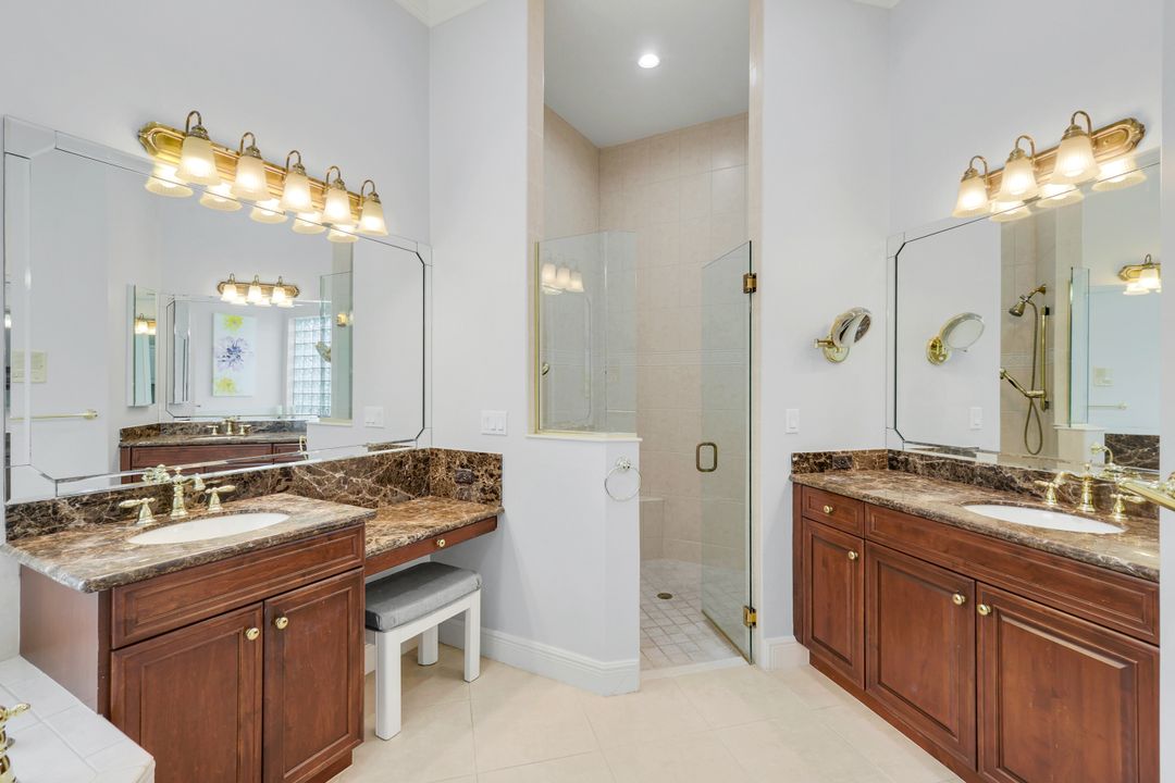 5799 Hammock Isles Dr, Naples, FL 34119
