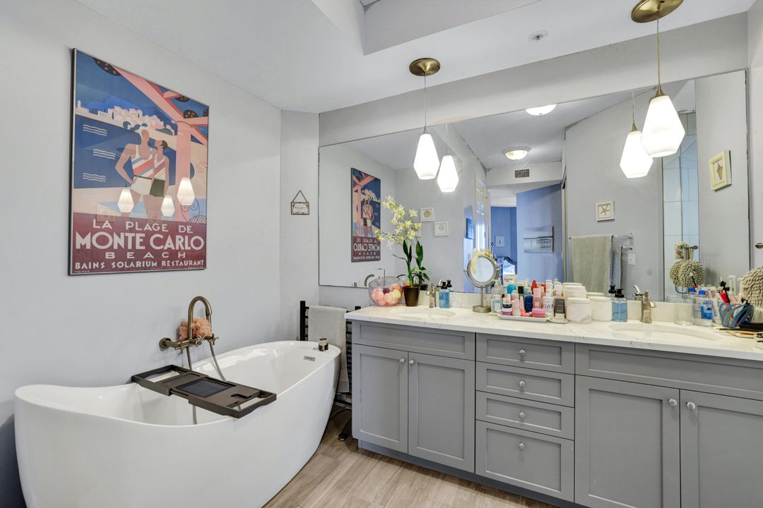 410 Flagship Dr #906, Naples, FL 34108