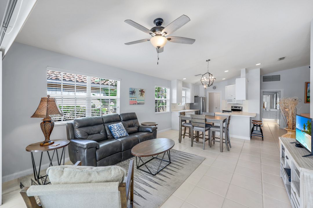 4251 Redonda Ln, Naples, FL 34119