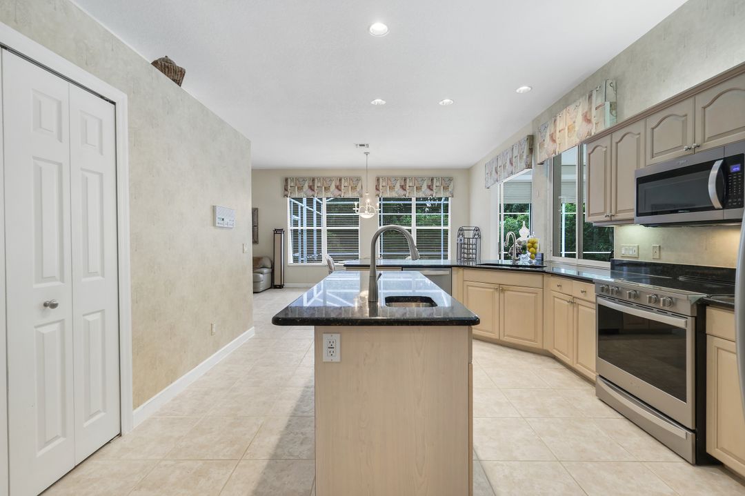 12820 Silverthorn Ct, Bonita Springs, FL 34135