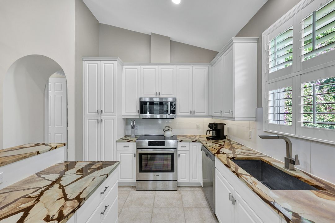 636 102nd Ave N, Naples, FL 34108, Naples, FL 34108