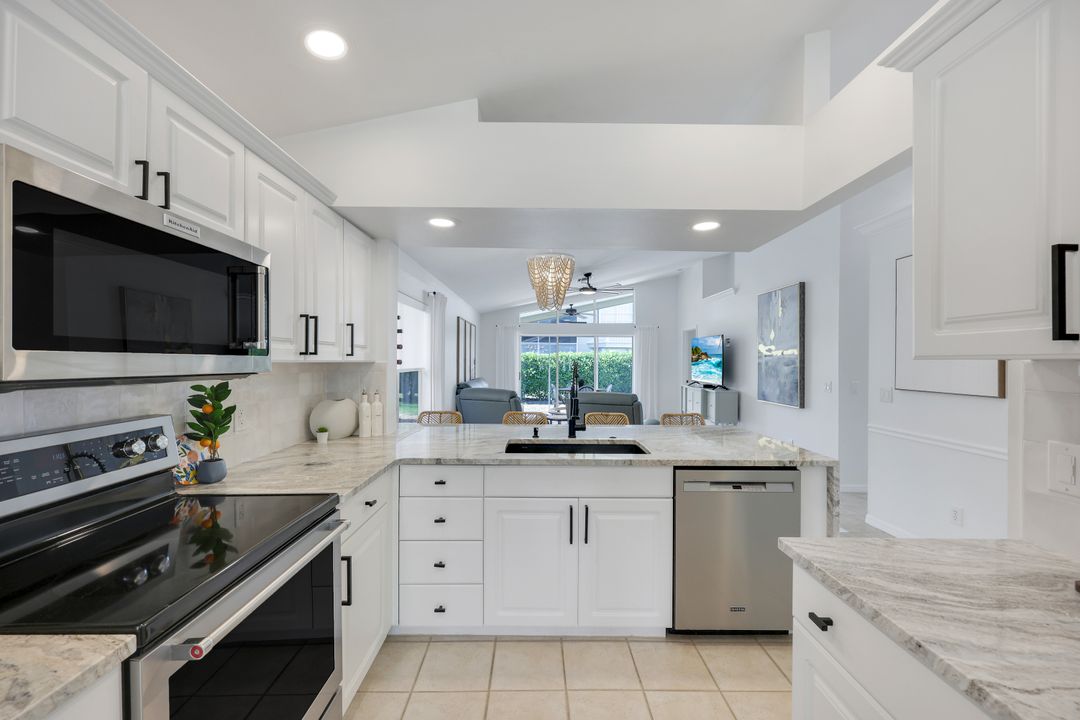1588 Weybridge Cir, Naples, FL 34110