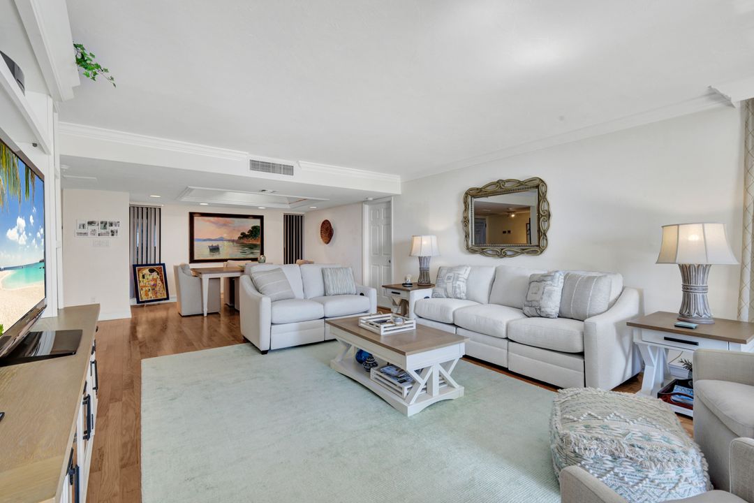 4551 Gulf Shore Blvd N #505, Naples, FL 34103