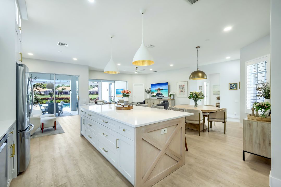 8586 Gleneagle Way, Naples, FL 34120