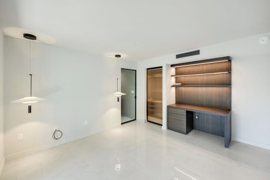 788 Park Shore Dr #E20, Naples, FL 34103