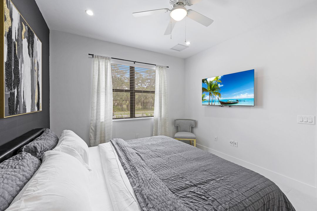 3040 Thomasson Dr, Naples, FL 34112