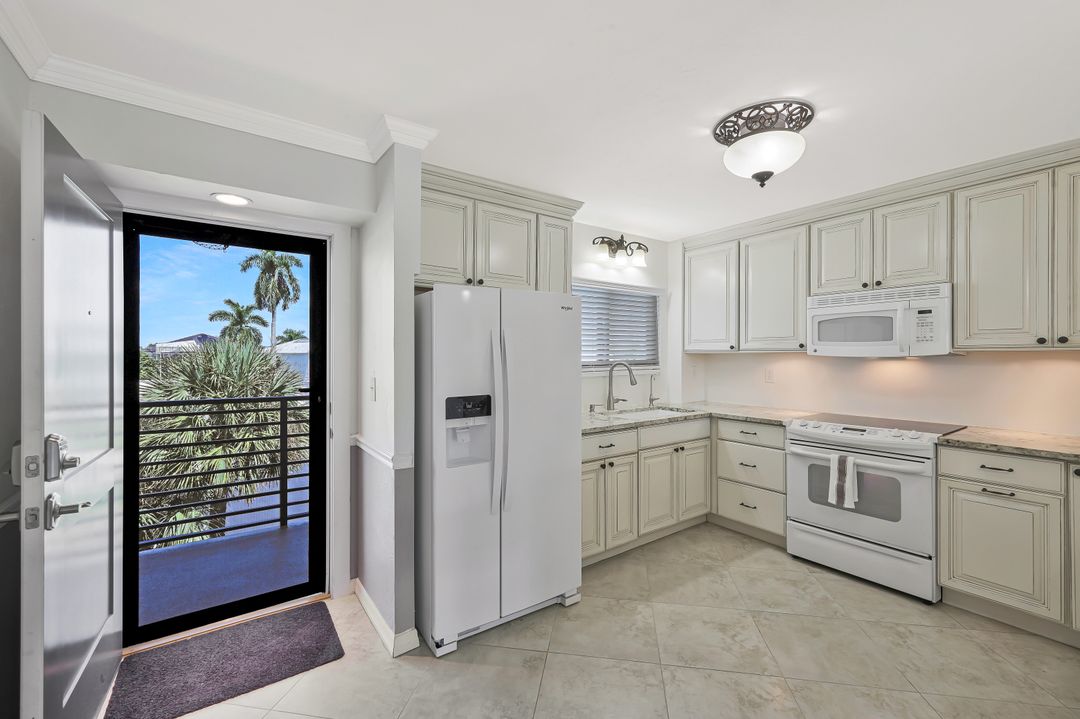 226 3rd St #206, Bonita Springs, FL 34134