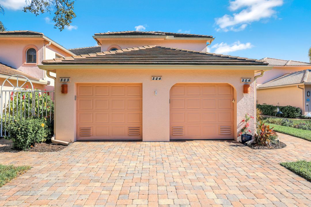 524 Lake Louise Cir #504, Naples, FL 34110
