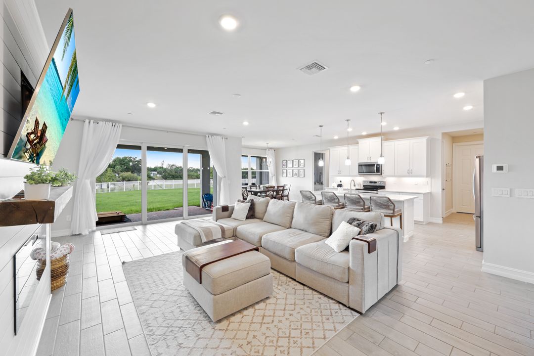 2050 Hickeys Creekside Dr, Alva, FL 33920