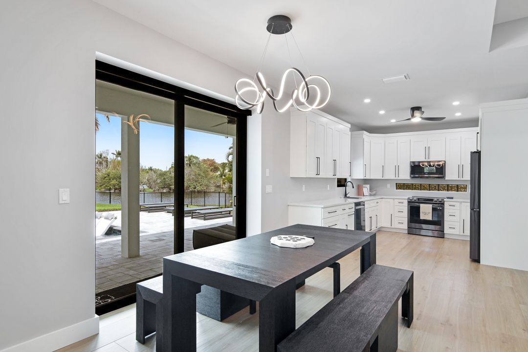 60 Liberty Ln, Naples, FL 34112