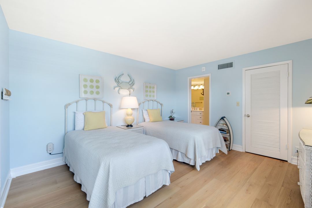 3443 Gulf Shore Blvd N #309, Naples, FL 34103