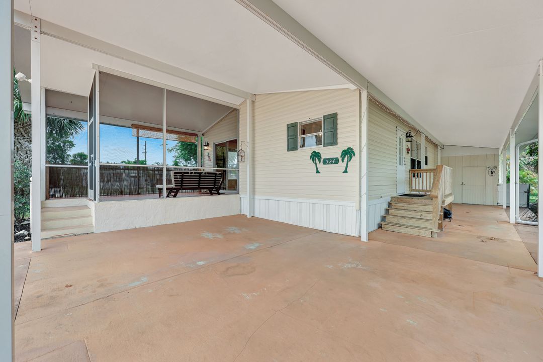 524 Menton Ln, Naples, FL 34112