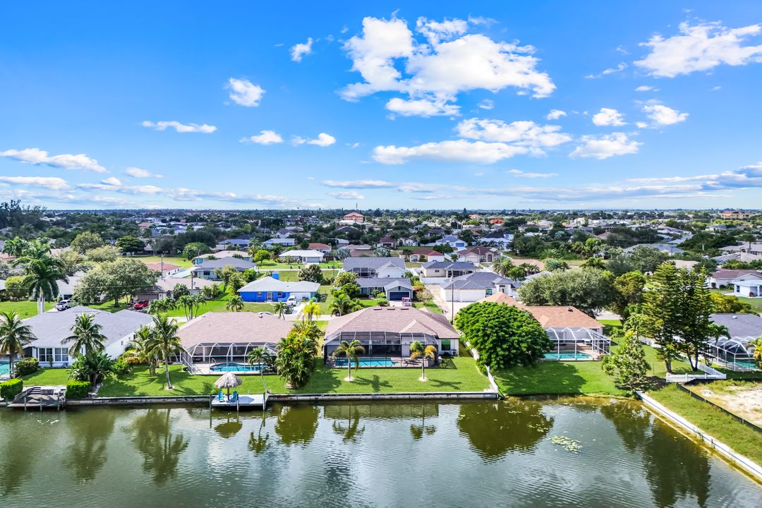 401 NE 19th Pl, Cape Coral, FL 33909