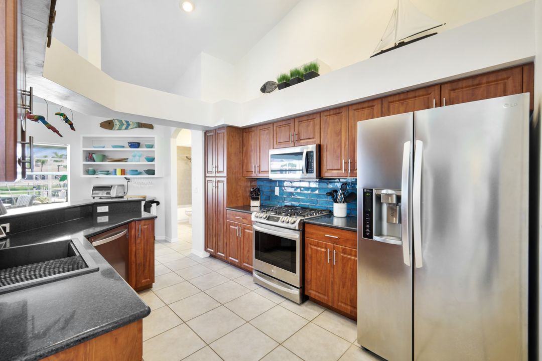 2125 Cape Coral Pkwy W, Cape Coral, FL 33914