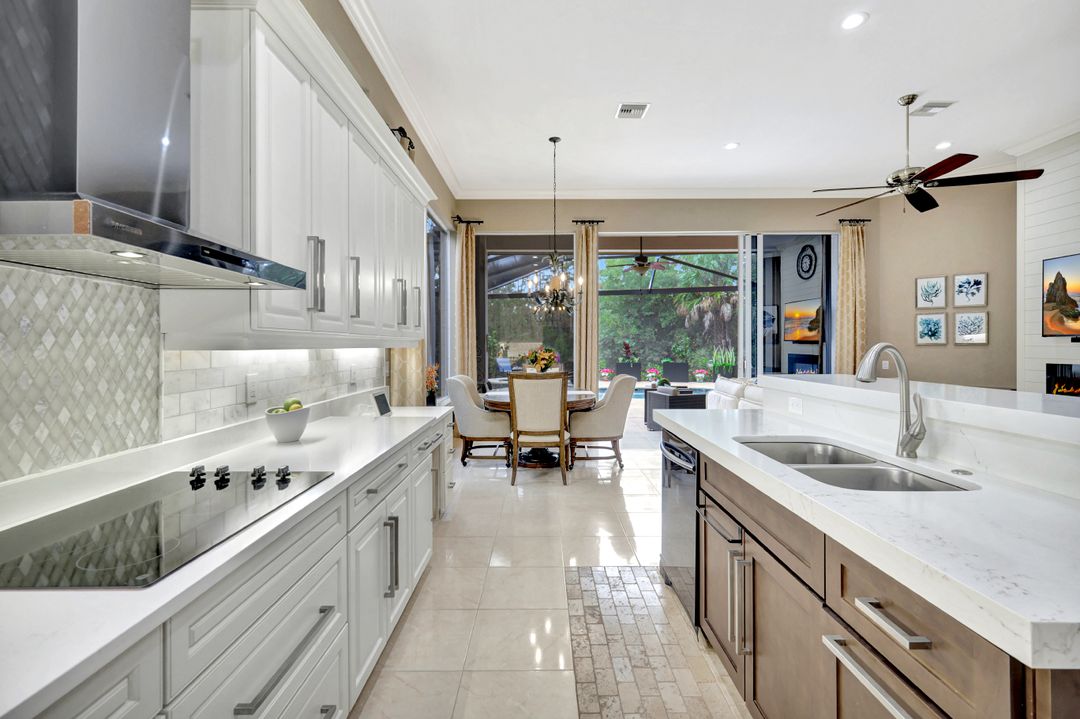 1282 Via Portofino, Naples, FL 34108