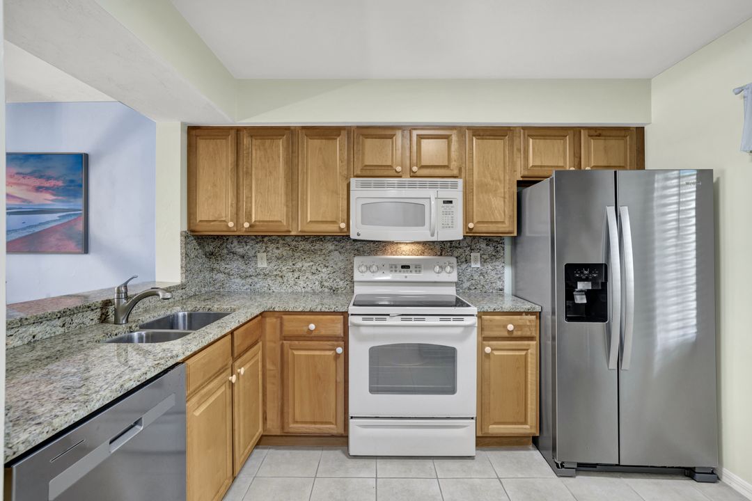 228 Fox Glen Dr #3203, Naples, FL 34104