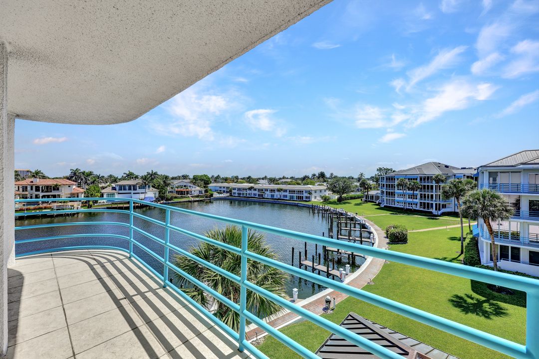 255 Park Shore Dr #341, Naples, FL 34103