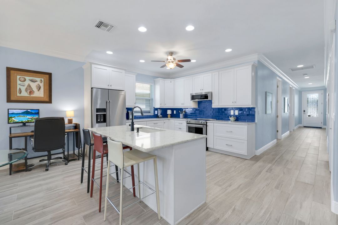 746 101st Ave N, Naples, FL 34108