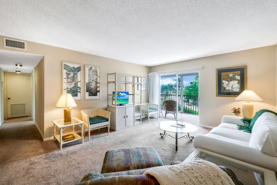 555 Park Shore Dr #412, Naples, FL 34103