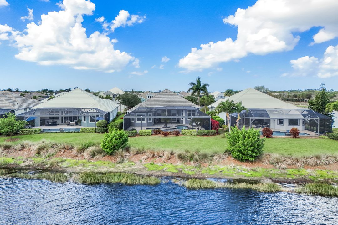 5052 Martinique Dr, Naples, FL 34113