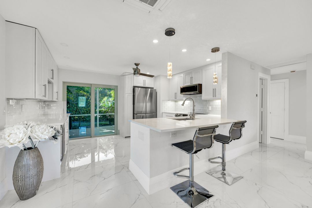 20 Kings Rd, Naples, FL 34112