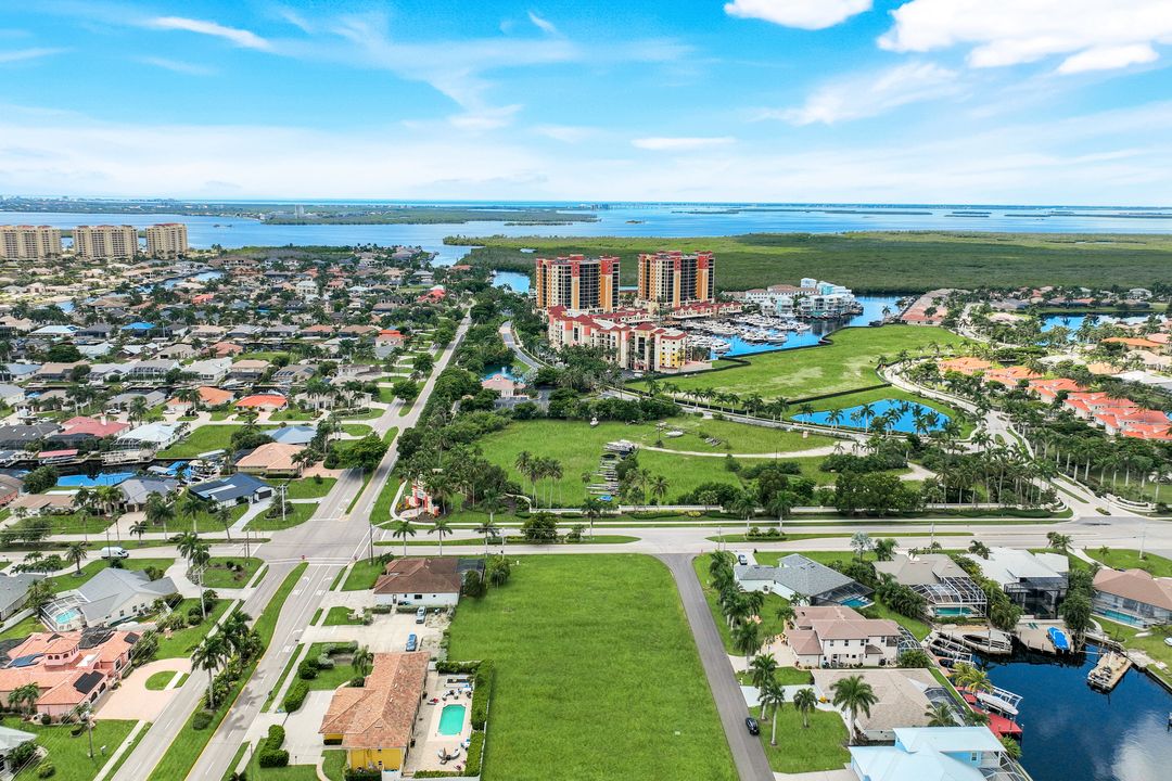 5425 SW 16th Pl, Cape Coral, FL 33914