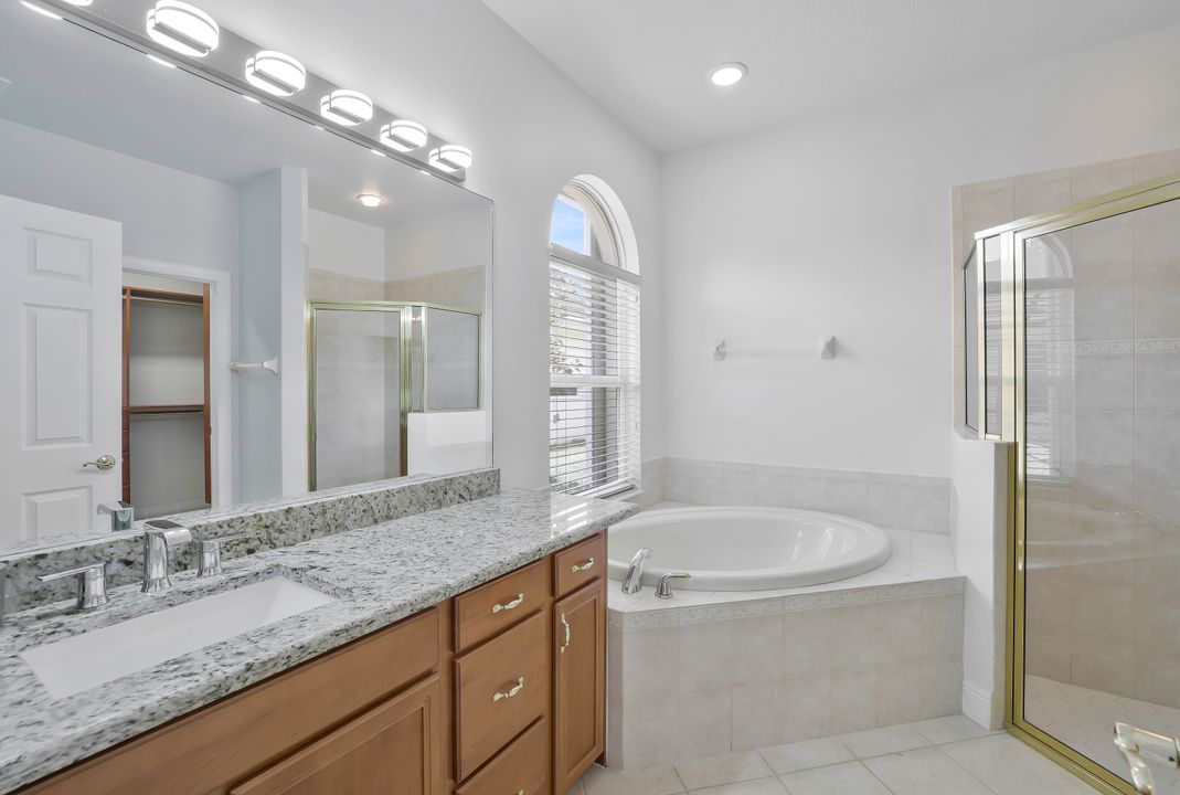 4923 Cerromar Dr, Naples, FL 34112