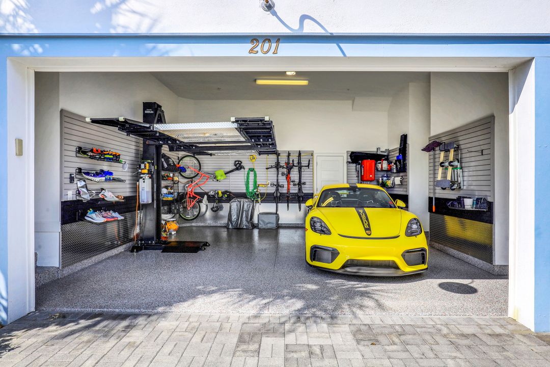 6577 Dominica Dr, Naples, FL 34113