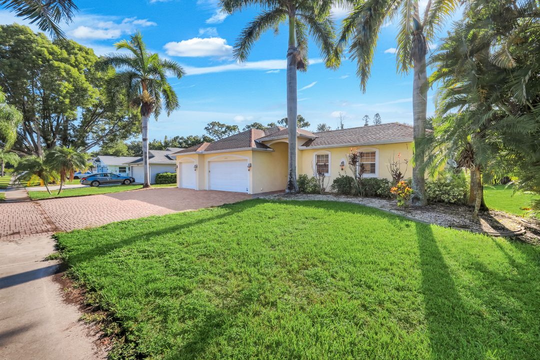 13760 Willow Bridge Dr, North Fort Myers, FL 33903
