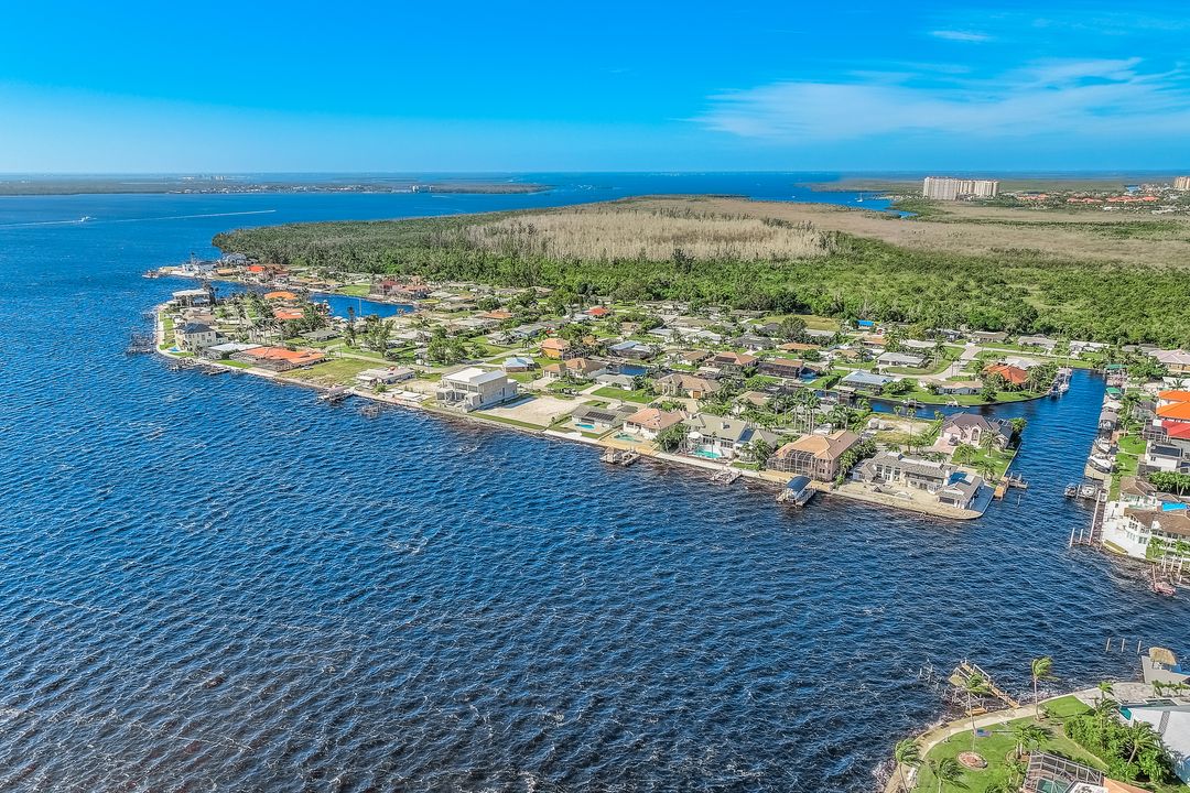 5828 SW 1st Ave, Cape Coral, FL 33914