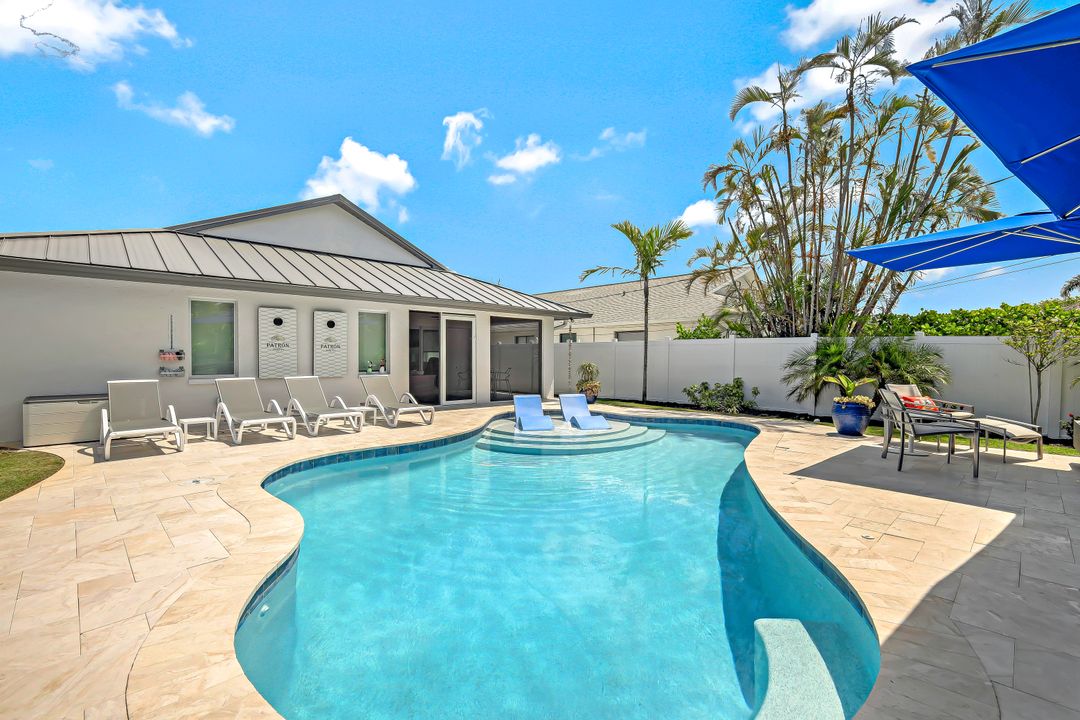 558 98th Ave N, Naples, FL 34108