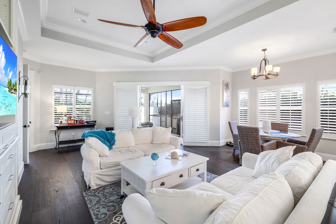 915 Fountain Run, Naples, FL 34119