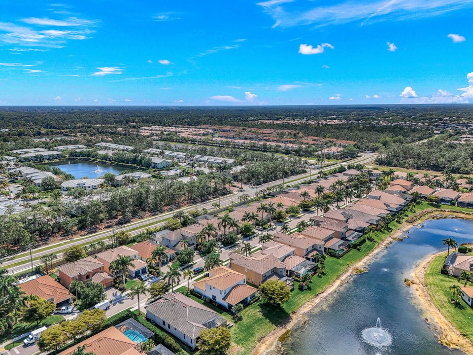 1685 Serrano Cir, Naples, FL 34105