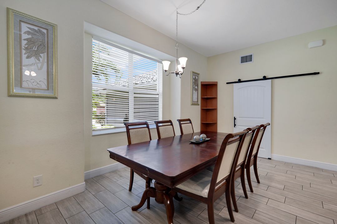 27741 Roslin Dr, Bonita Springs, FL 34135