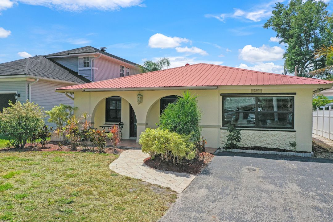 522 94th Ave N, Naples, FL 34108