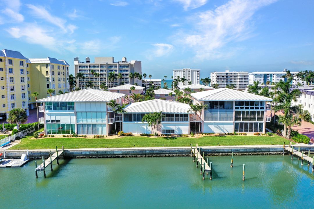 1910 Gulf Shore Blvd N, Naples, FL 34102