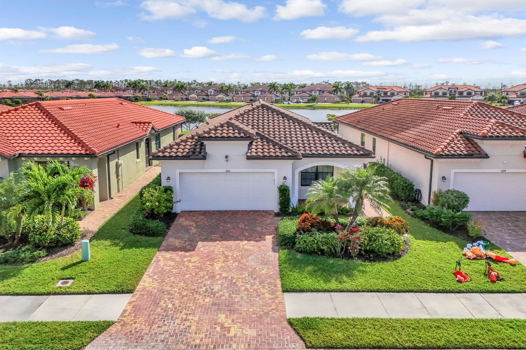 1603 Santiago Cir, Naples, FL 34113