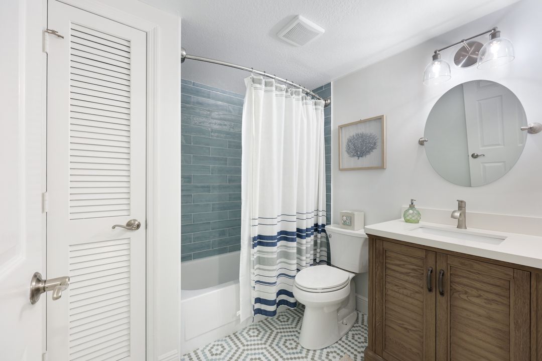 824 Tanbark Dr #204, Naples, FL 34108