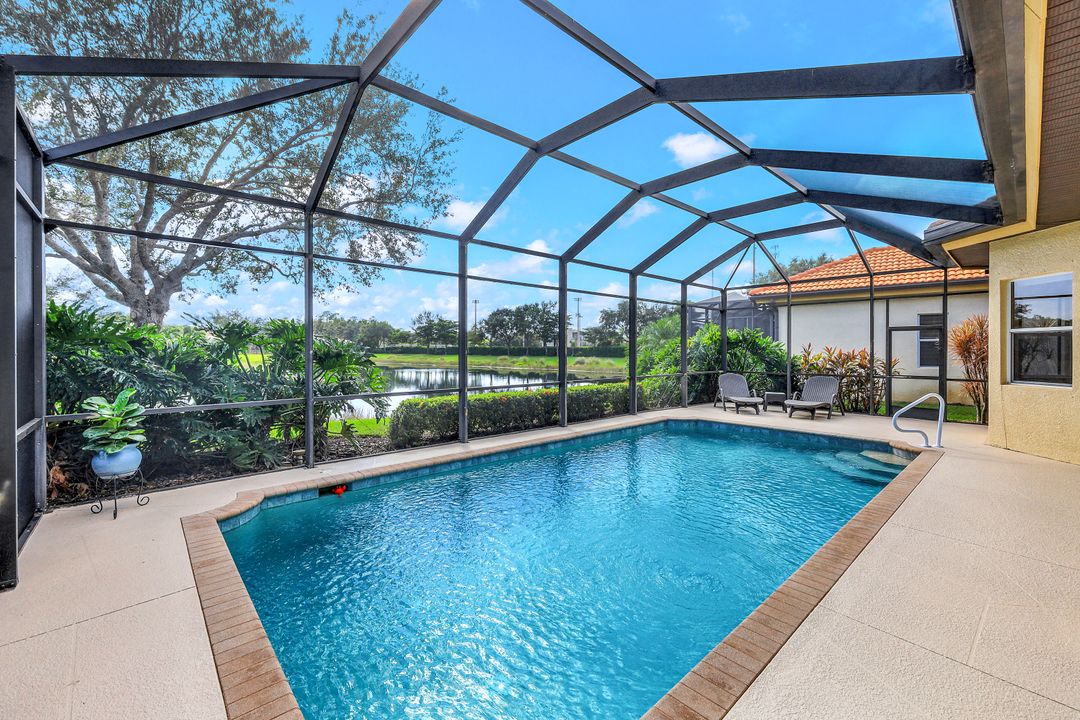 6074 Divot Ct, Naples, FL 34113