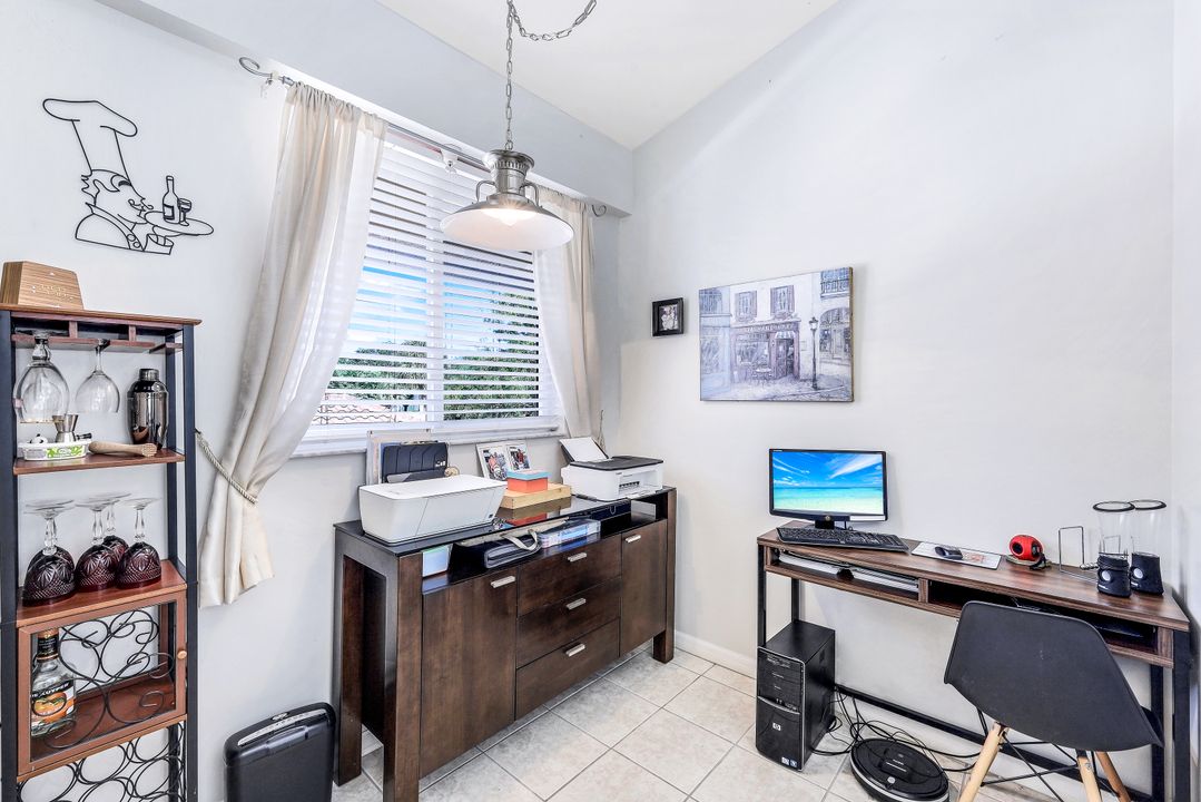 432 Valerie Way #202, Naples, FL 34104