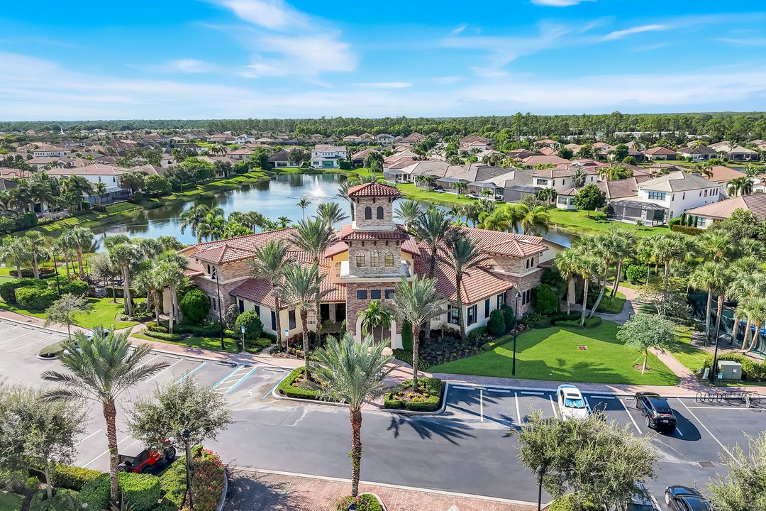 9445 Glenforest Dr, Naples, FL 34120