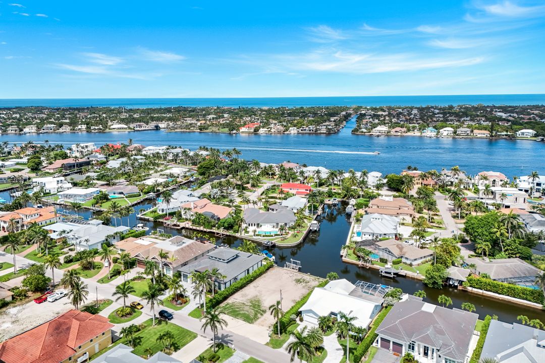 2156 Tarpon Rd, Naples, FL 34102